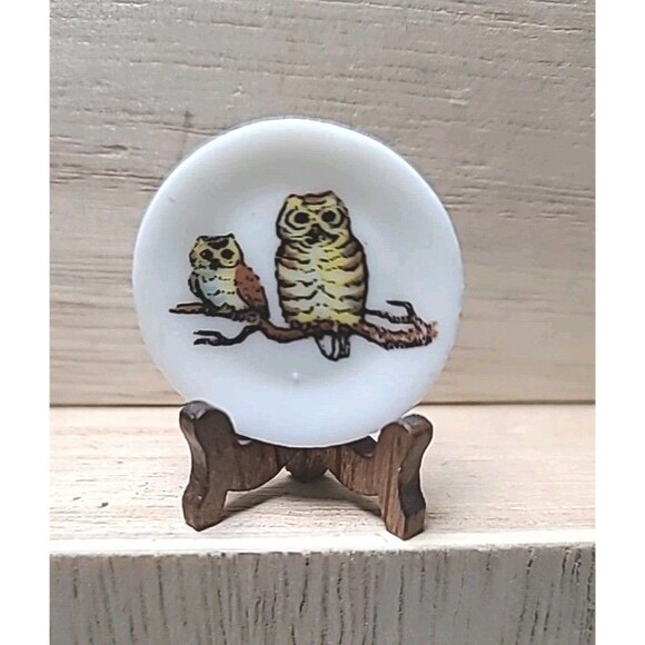 Vintage Rare Two Owls Tiny  Dollhouse Miniature Ceramic Plate w/ Wooden Stand - Picture 1 of 5